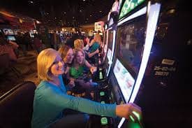 Responsible gaming reminders beside a bgd999 Slots browsing interface